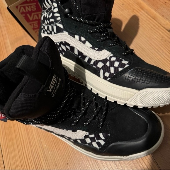 Vans Ultrange Exo Hi Black and White Sneakers NIB - Picture 6 of 8